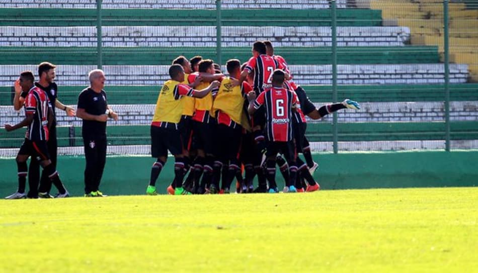 Joinville goleia Chape e conquista segundo turno catarinense
