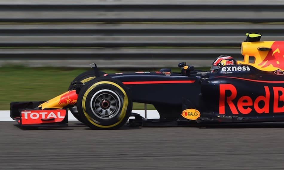 Kvyat vê Red Bull como possível ameaça para a Mercedes