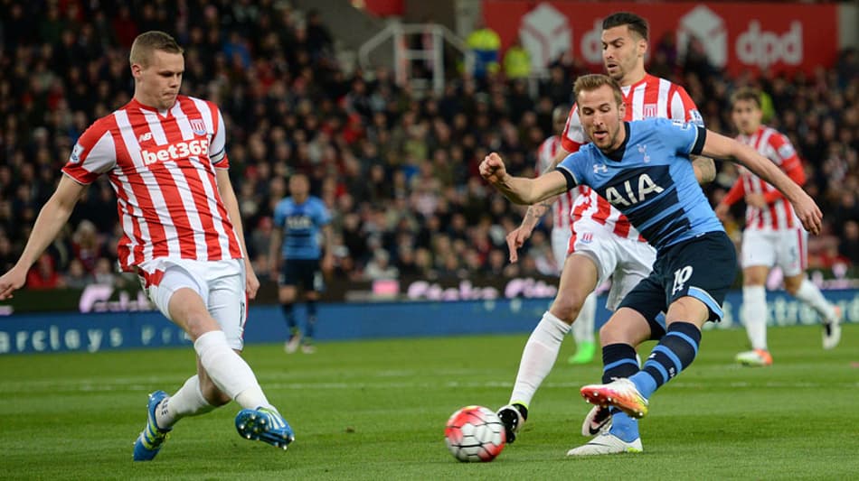 AGORA! Tottenham visita o Stoke para seguir sonhando com o título inglês