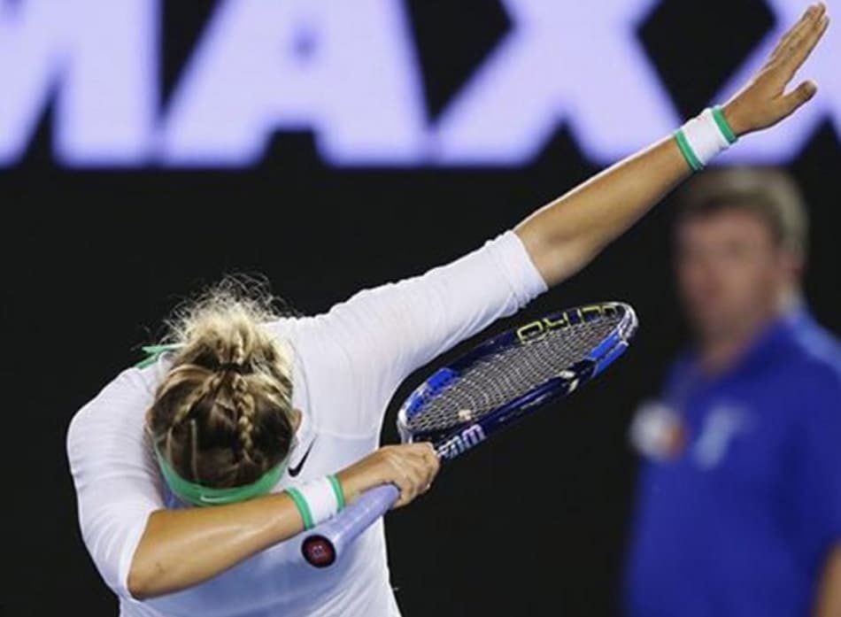 Grávida, Azarenka curte sua terra natal, treina crianças e faz faculdade