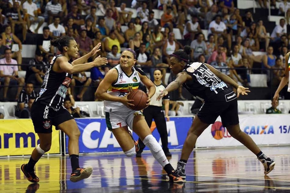Corinthians/Americana é superado, mas segue com chances na LBF (foto:Gaspar Nobrega/Inovafoto