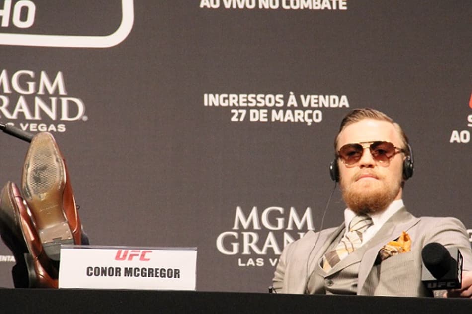 Conor McGregor anuncia que está de volta ao card do UFC 200