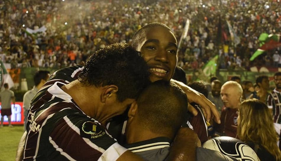 Perto de voltar para Roma, Gerson comemora título pelo Fluminense