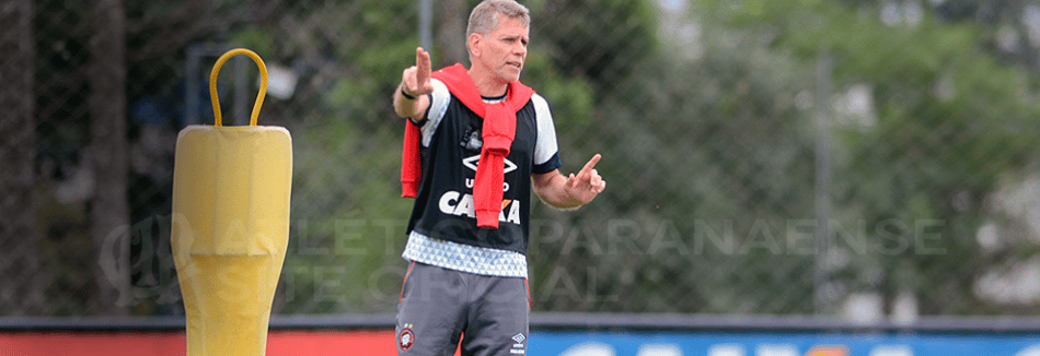 Técnico do Atlético-PR admite escalar Walter e André Lima juntos contra Paraná