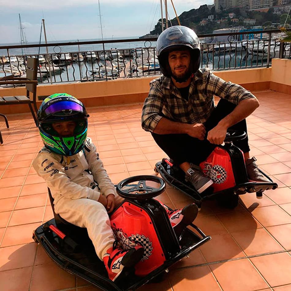 Vídeo: Ricciardo e filho de Massa disputam corrida de kart