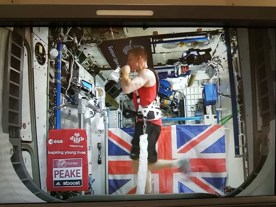 Astronauta britânico completa Maratona de Londres no espaço