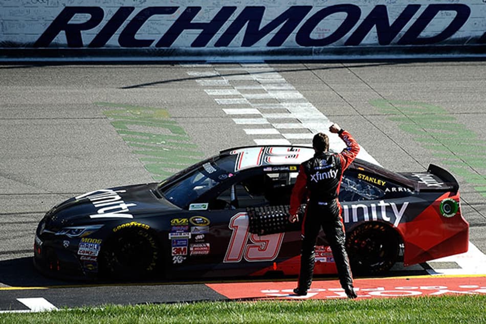NASCAR: Carl Edwards vence mais uma em Richmond