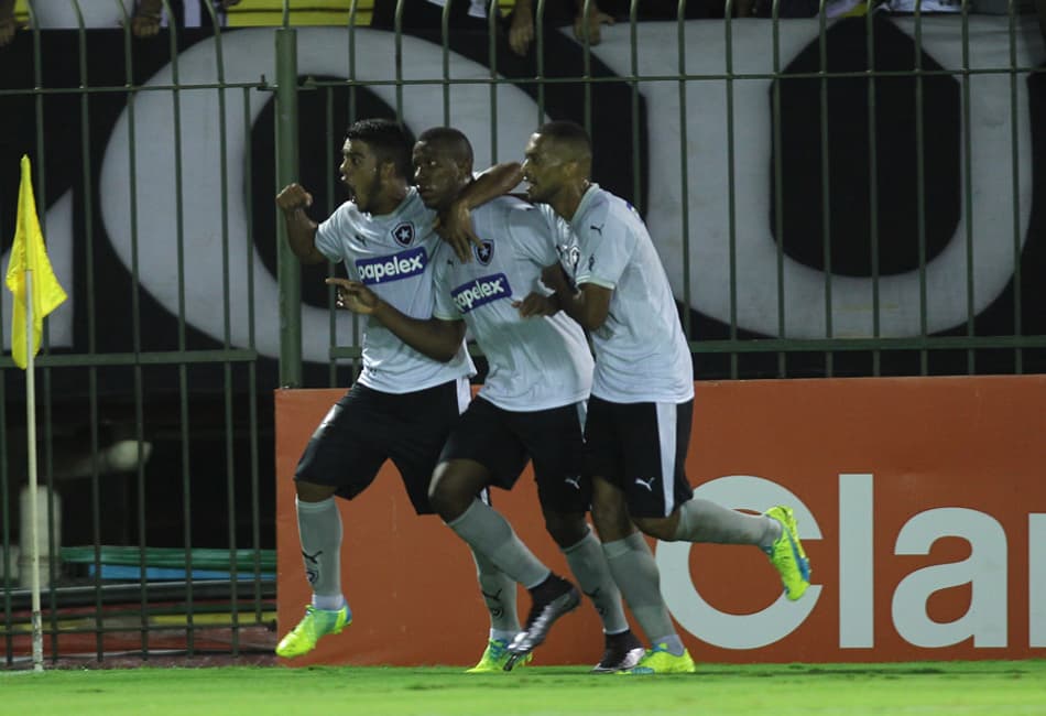 Botafogo tem desempenho regular em estreias nos pontos corridos