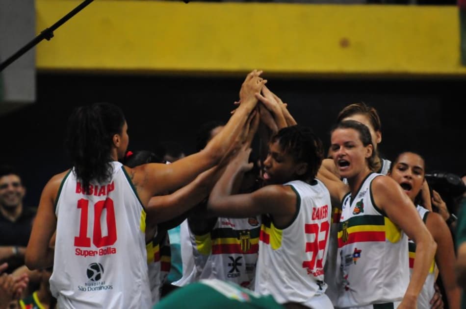 Sampaio volta a vencer o Corinthians e fatura título da LBF 2015/2016