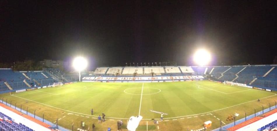 Agressão a funcionário provoca adiamento de jogo no Uruguai