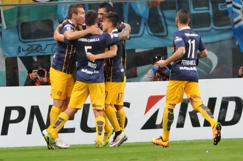 Grêmio joga mal, é dominado pelo Rosario e perde em casa