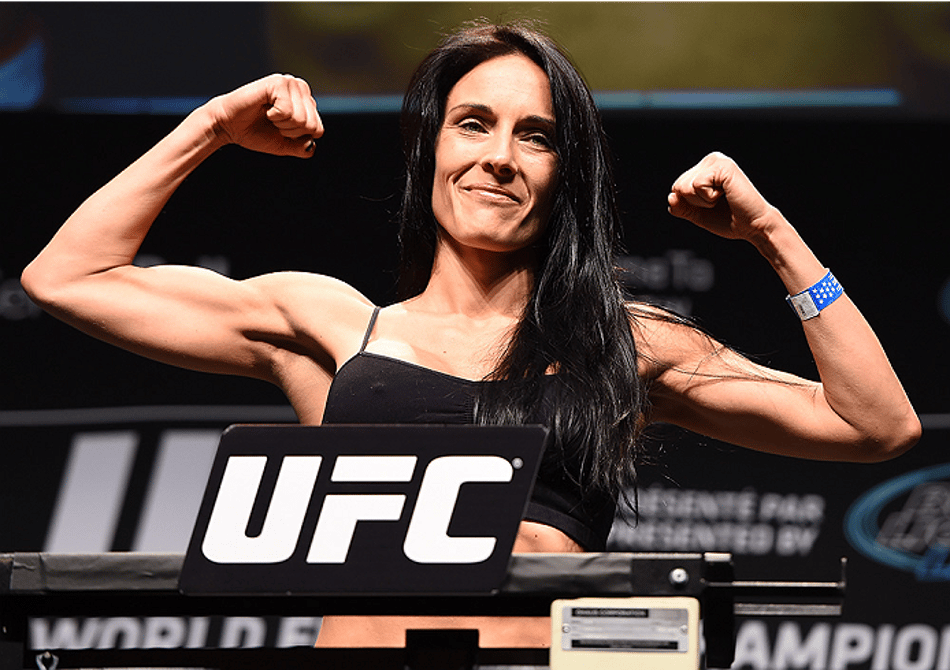 UFC casa primeira luta da história do peso-mosca feminino