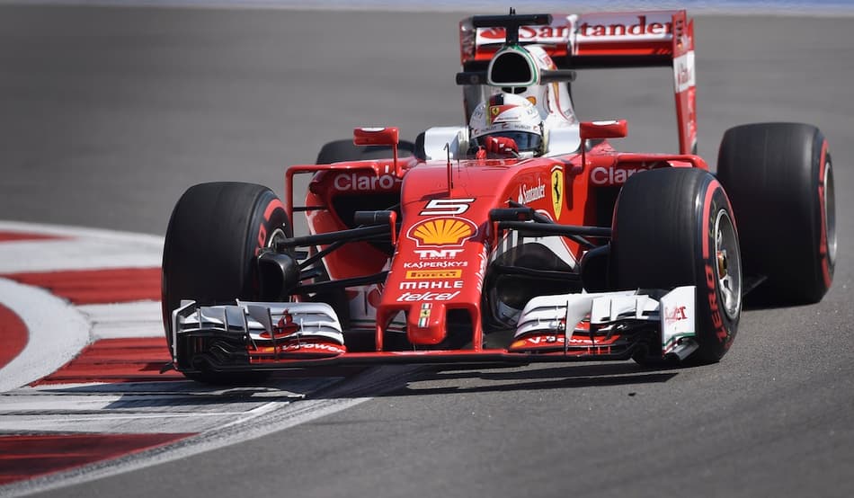 Ferrari investiga problema encontrado no carro de Vettel