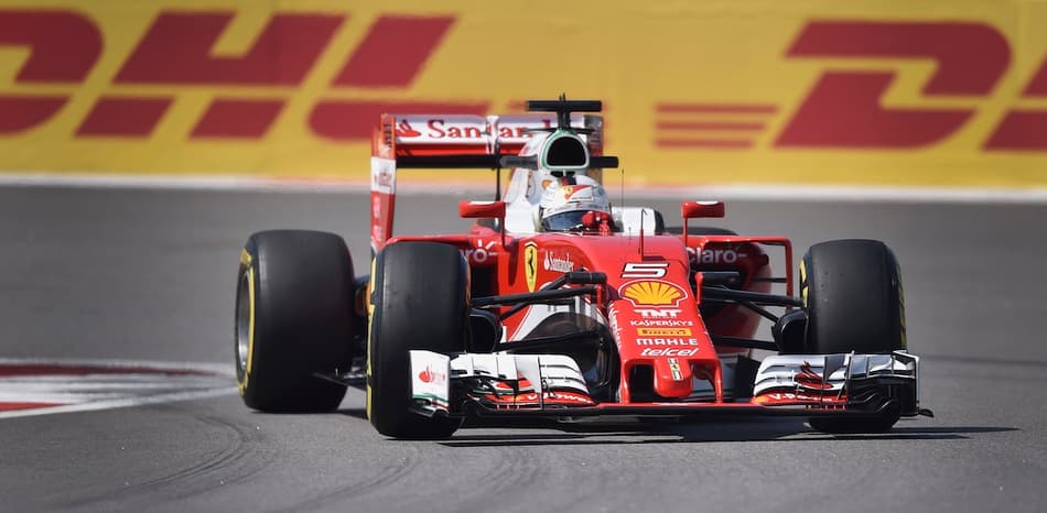 Vettel é punido com a perda de cinco posições no grid