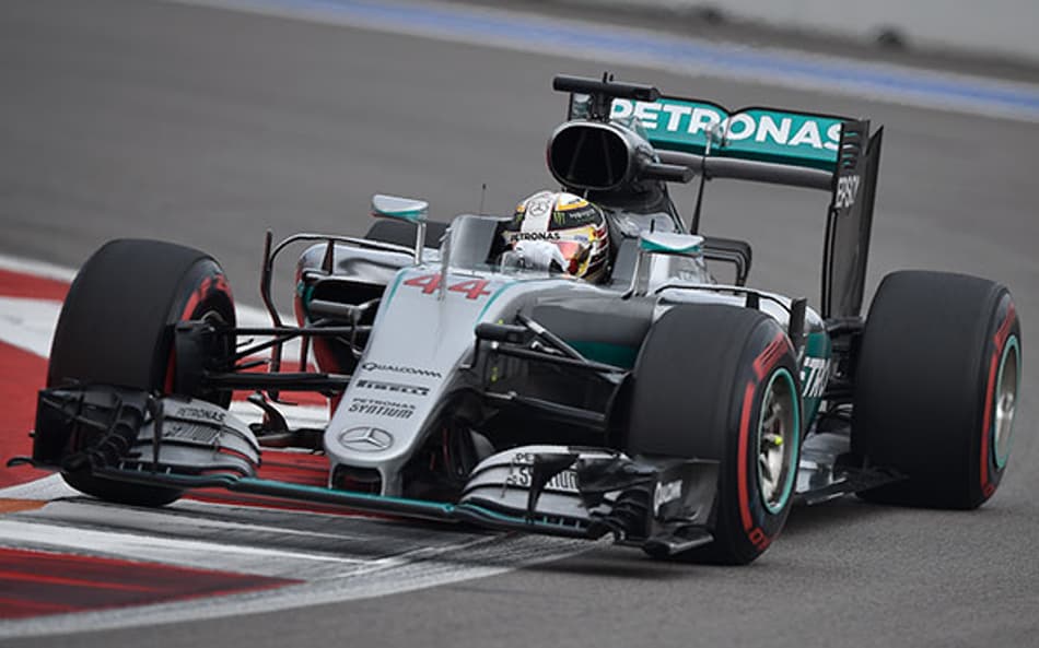 Lewis Hamilton sofre com nova falha em seu motor