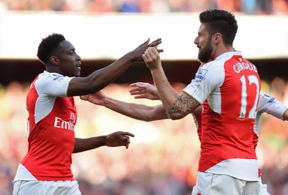 Alvo de protestos, Wenger faz alteração que dá vitória ao Arsenal