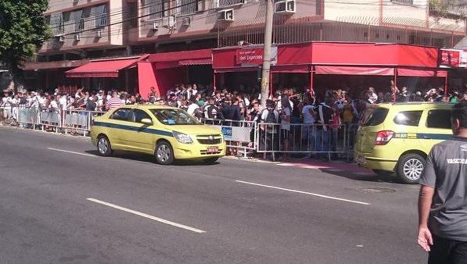 Maracanã é reaberto para Botafogo x Vasco. Siga o climão ao vivo!