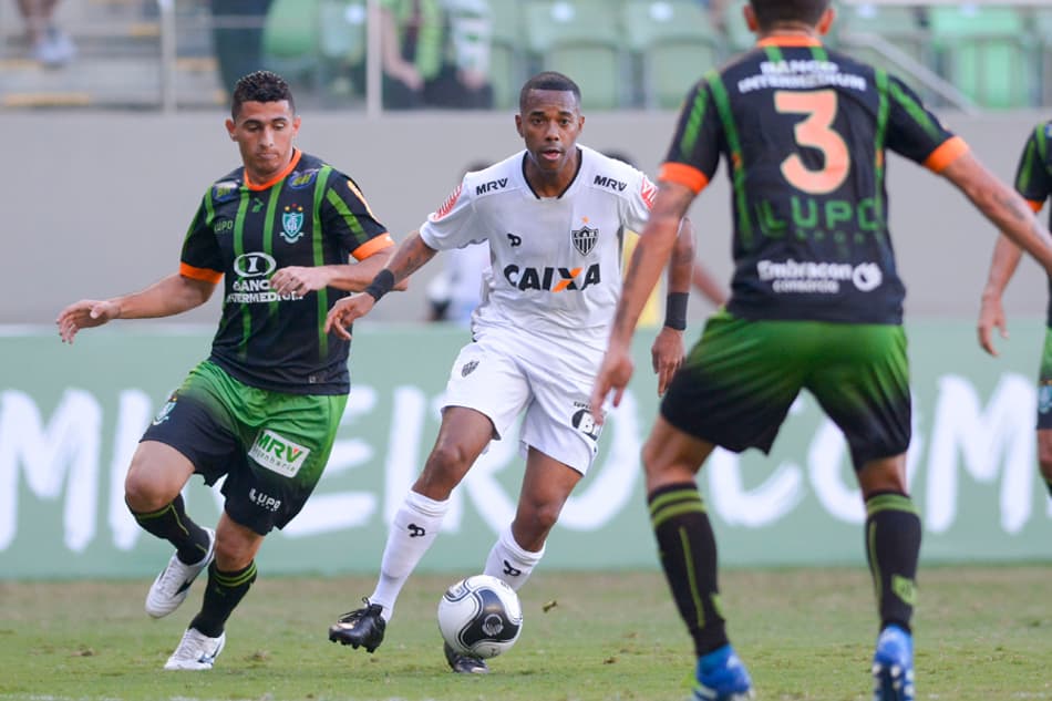 Robinho explica pênalti perdido e cobra humildade de zagueiro rival