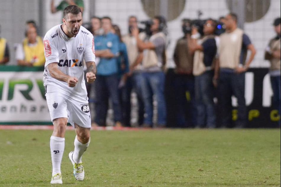 Pratto nega pressão de Robinho por pênalti e pede Galo atento na final