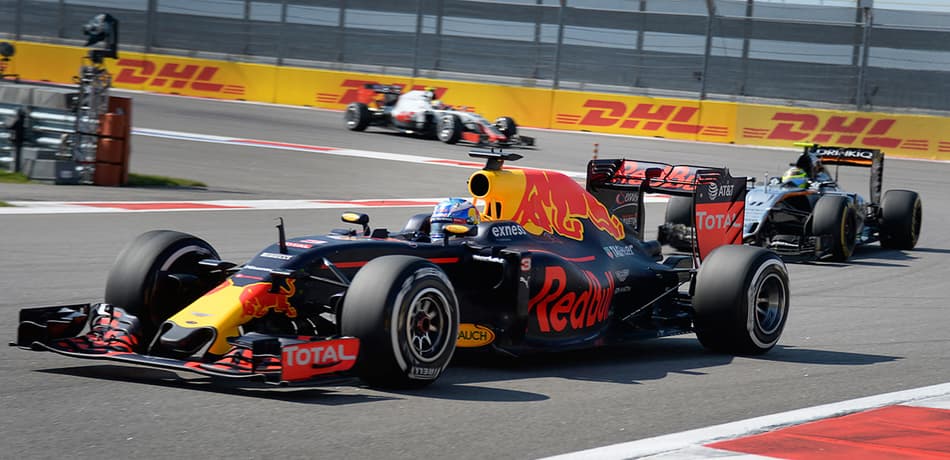 Ricciardo: Red Bull falou que Vettel havia causado o acidente na primeira volta