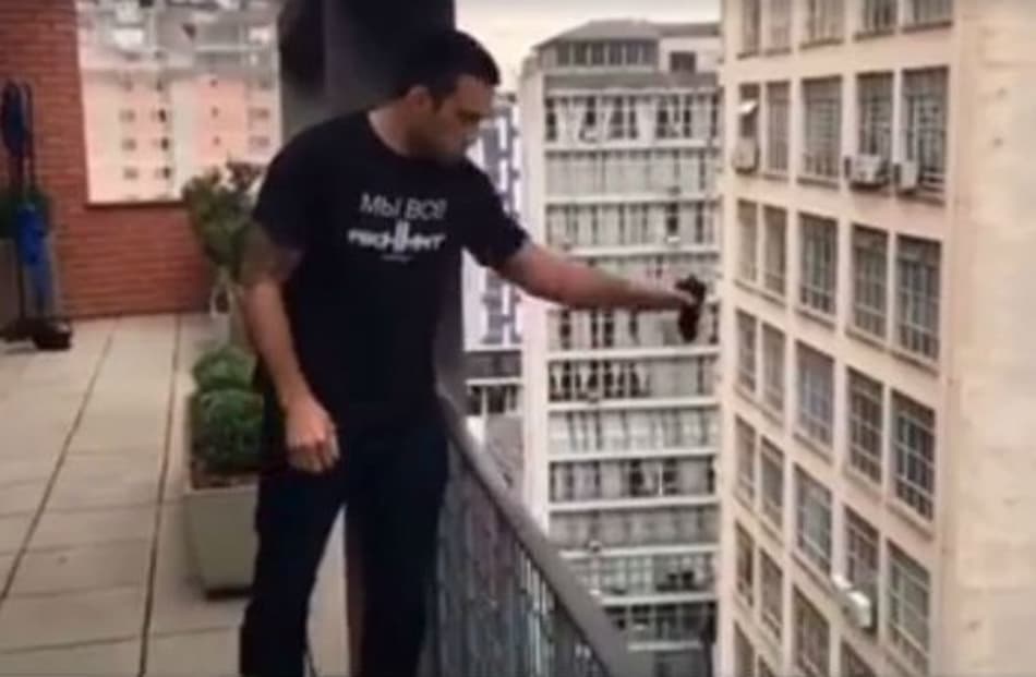 Werdum grava vídeo zoando bloqueio do WhatsApp; veja