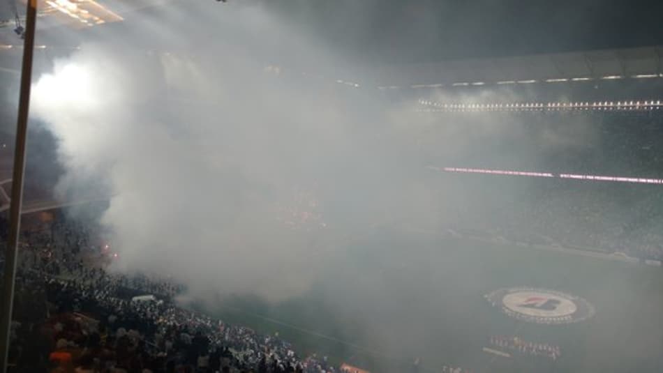 Sinalizador entra no estádio dentro do sapato, diz advogado do Corinthians