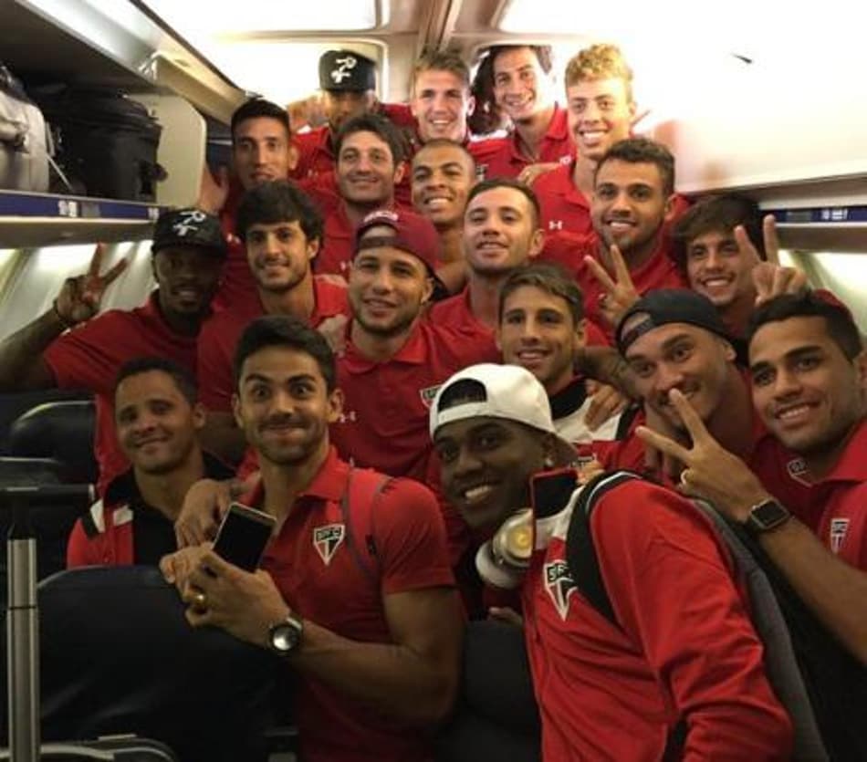 São Paulo cutuca Corinthians após eliminação do Timão na Libertadores