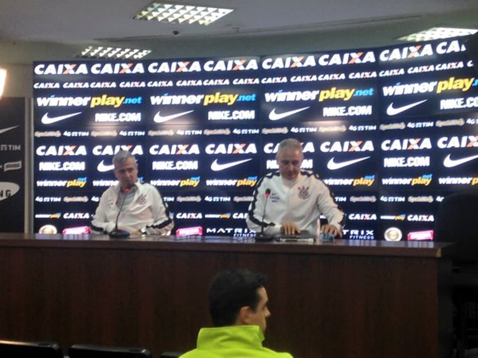 SIGA! Tite conversa com a imprensa depois de treino do Corinthians