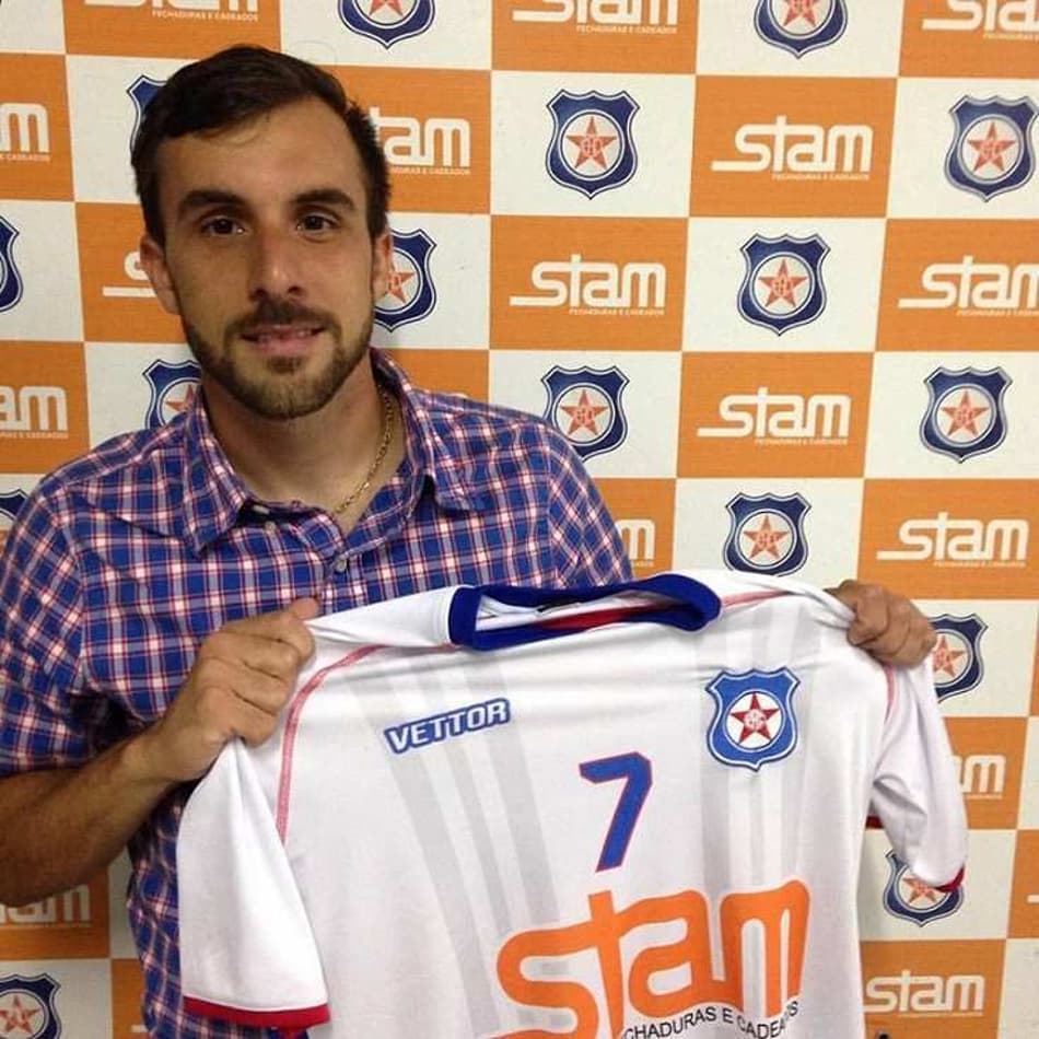Bernardo Ribeiro jogou pelo Friburguense no Carioca deste ano (Foto: divulgação / Site Oficial do Friburguense)