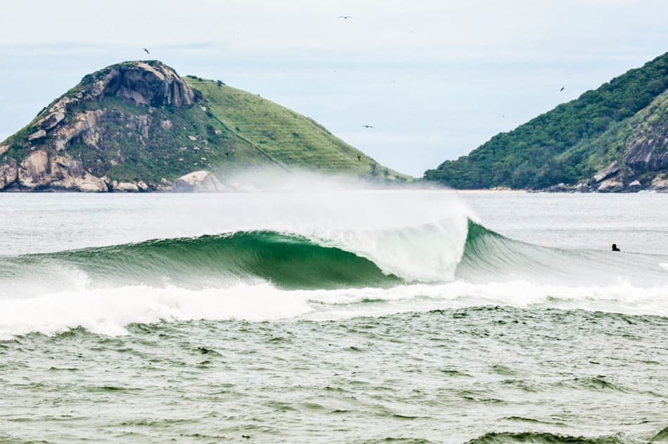 Poluição e ondas fracas fazem WSL incluir palco isolado na etapa do Rio