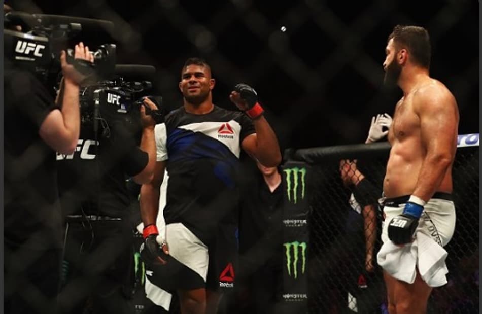 Overeem nocauteia Arlovski e pede chance ao título; Pezão é atropelado