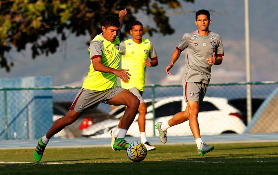 Levir Culpi faz duas mudanças entre os titulares do Fluminense