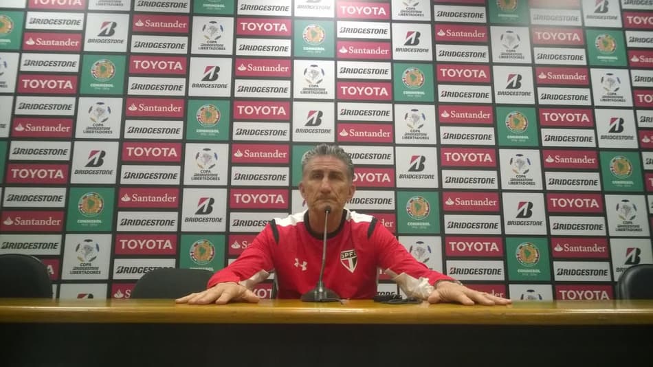 TEMPO REAL! Bauza dá coletiva depois de treino do São Paulo