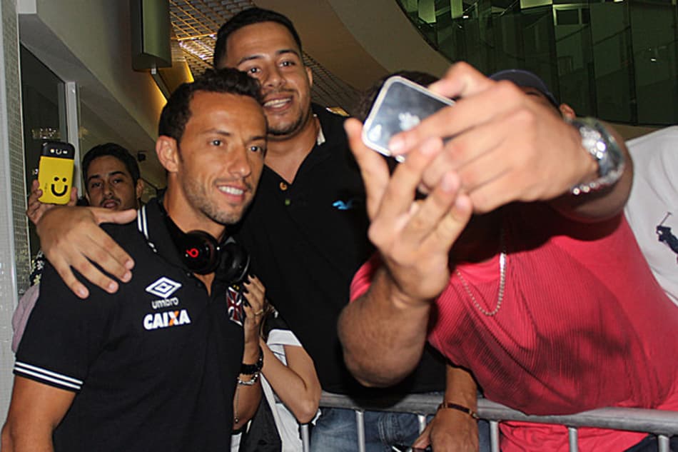 TEMPO REAL! Vasco visita o CRB pela Copa do Brasil. Confira o climão!