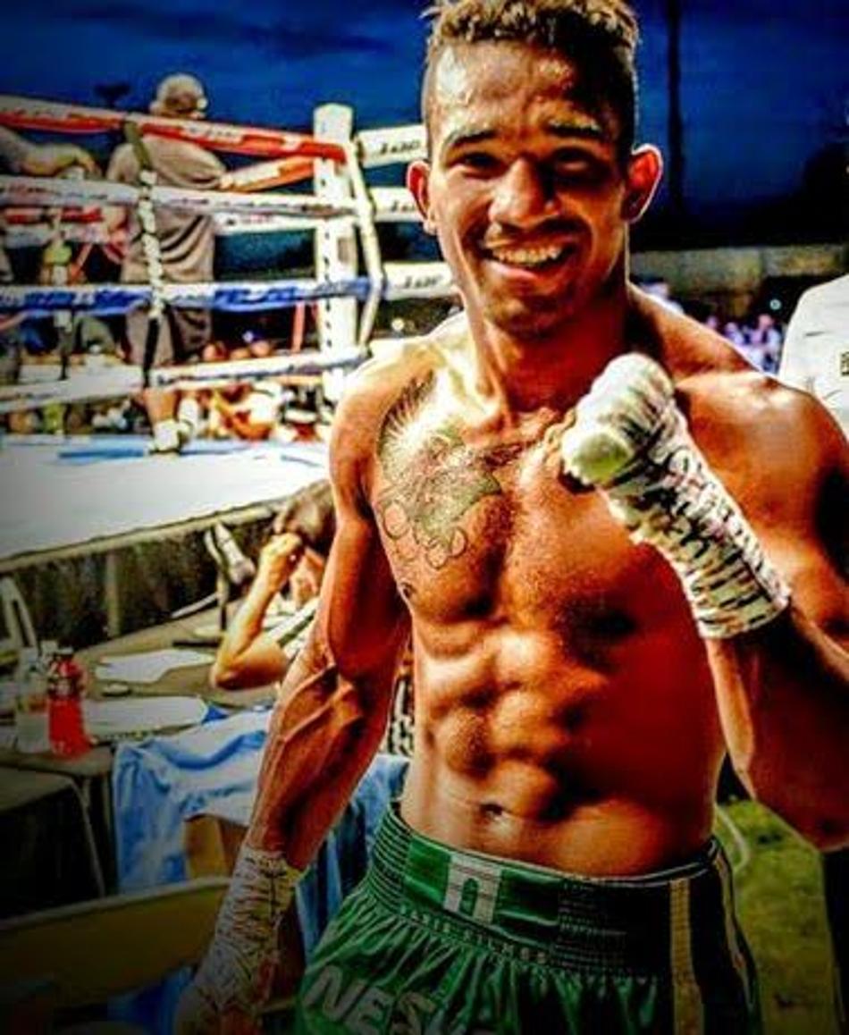 Esquiva Falção dedica combate à Chapecoense