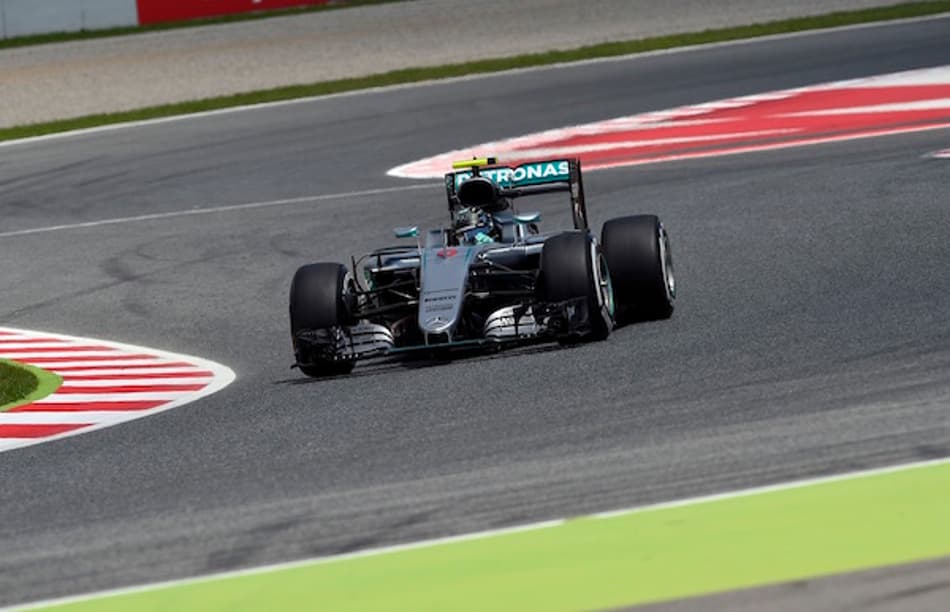 Nico Rosberg lidera sexta-feira na Espanha