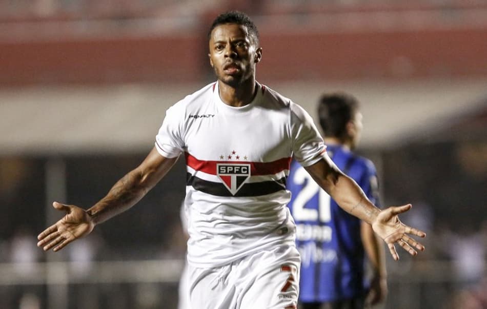 Vale o investimento? Veja os números de Michel Bastos no Brasileirão