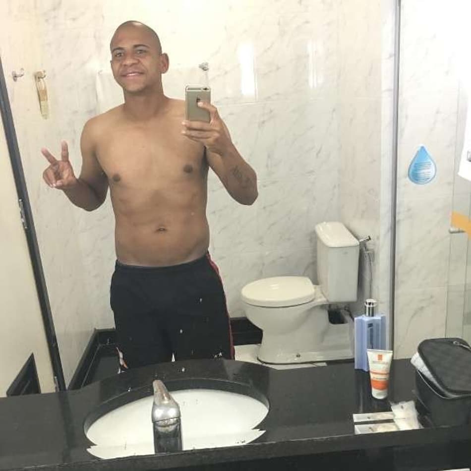 Fininho! Atacante Walter mostra boa forma em rede social