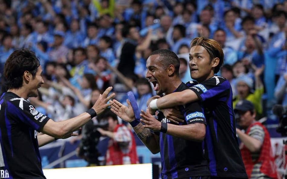 Ademilson brilha e vira artilheiro do Gamba Osaka na temporada