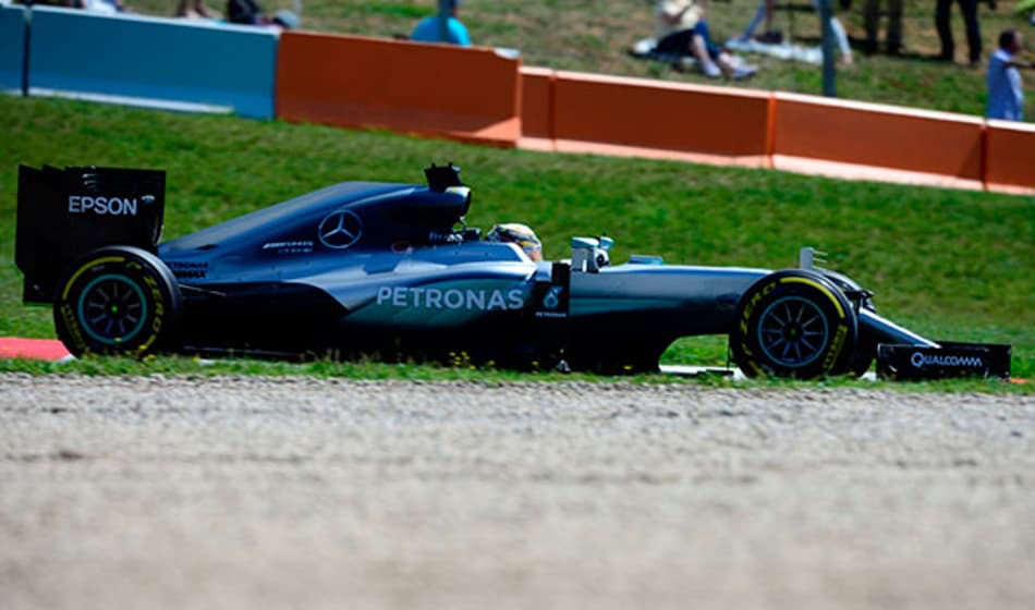 Lewis Hamilton crava a pole-position para o GP da Espanha