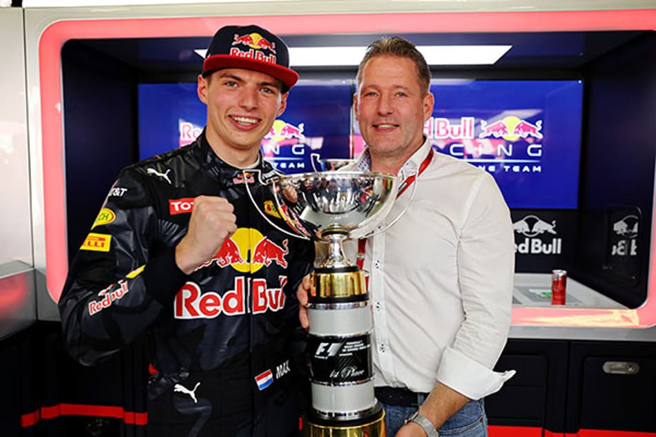 Jos Verstappen “não acredita” na vitória do filho Max