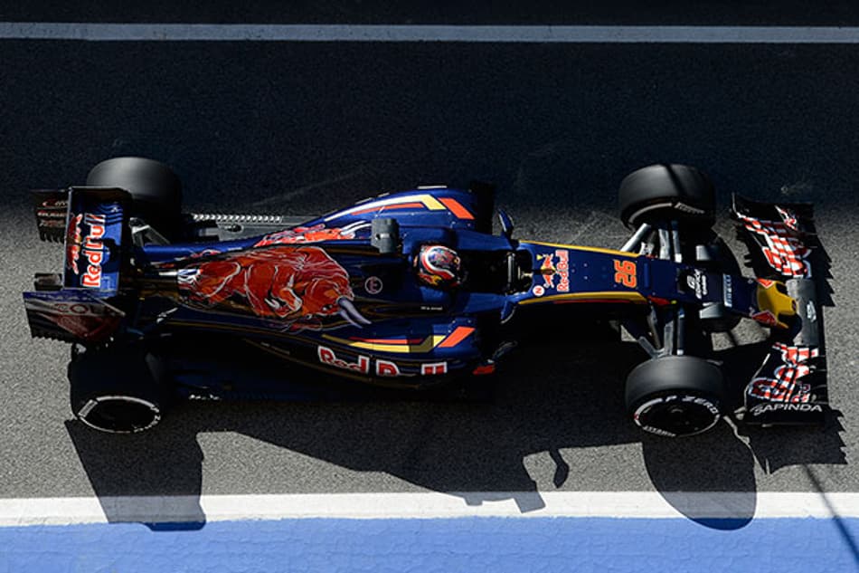 Kvyat pontua e ajuda Toro Rosso a ultrapassar Haas