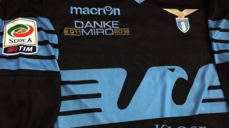 'Danke, Miro!' Klose é homenageado e marca em sua despedida da Lazio