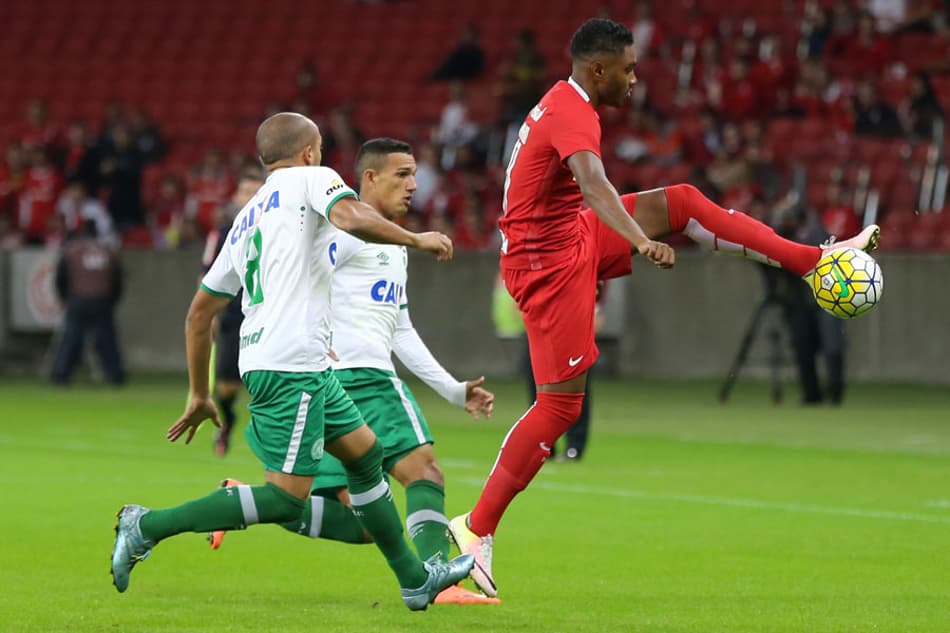 AGORA! Em jogo do 'adeus' de Alisson, Inter recebe Chapecoense