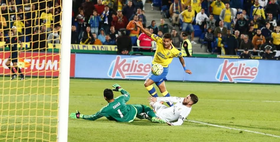 Veja os brasileiros que trocaram de clube dentro da Europa