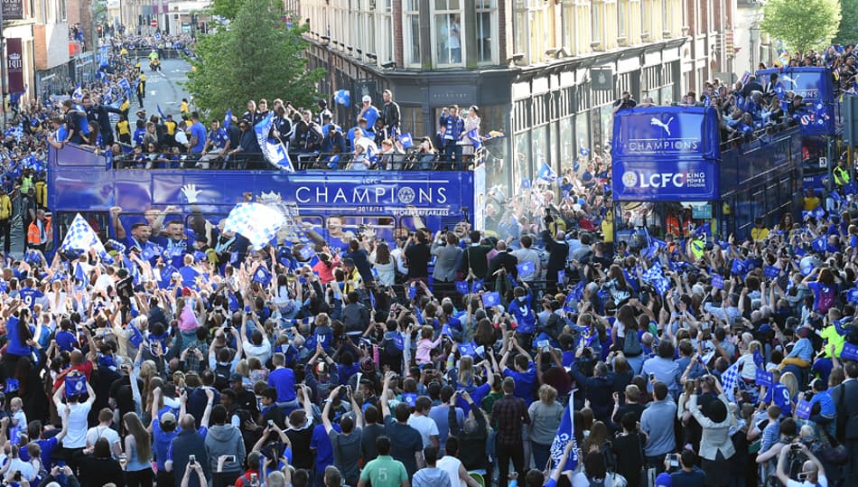 Veja as imagens da festa do Leicester que carregou uma multidão na cidade