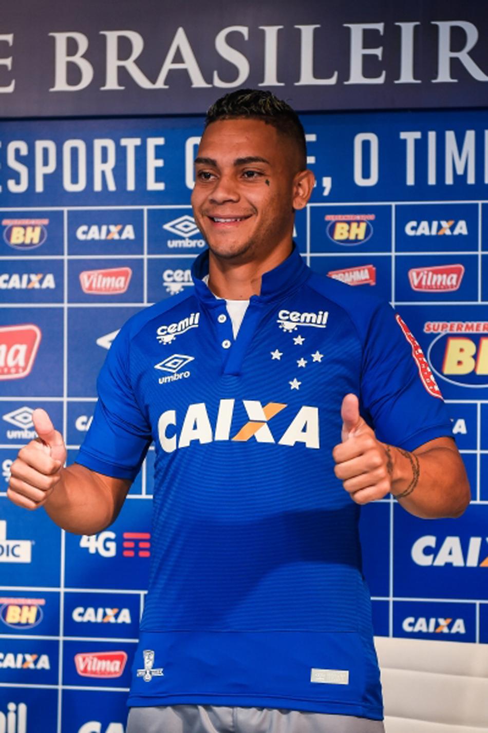 Com Diogo Barbosa fora, Bryan busca sequência como titular no Cruzeiro