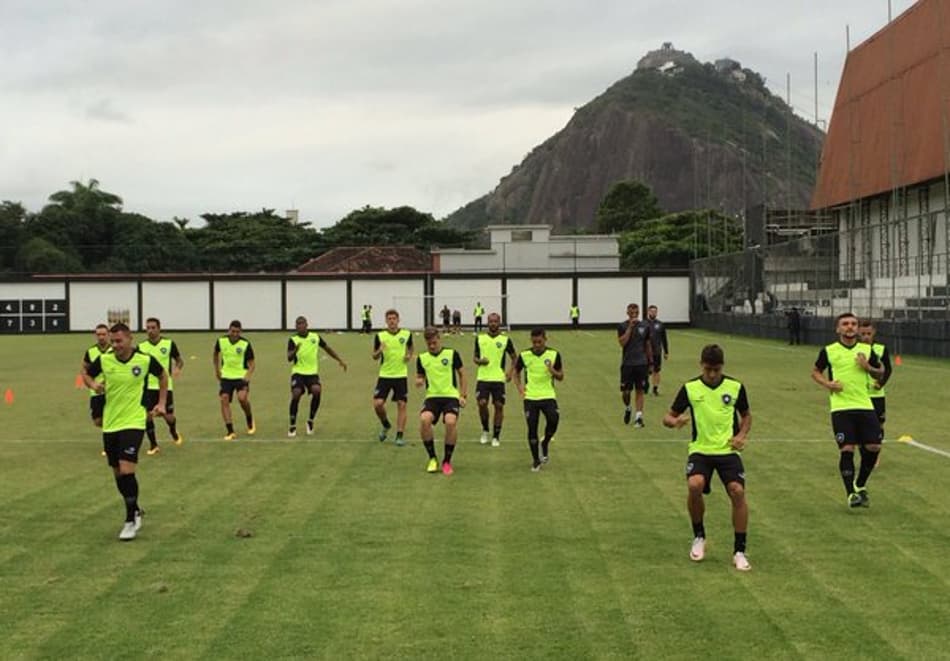 Treino leve e com direito a Sidão em campo marcam o sábado do Botafogo
