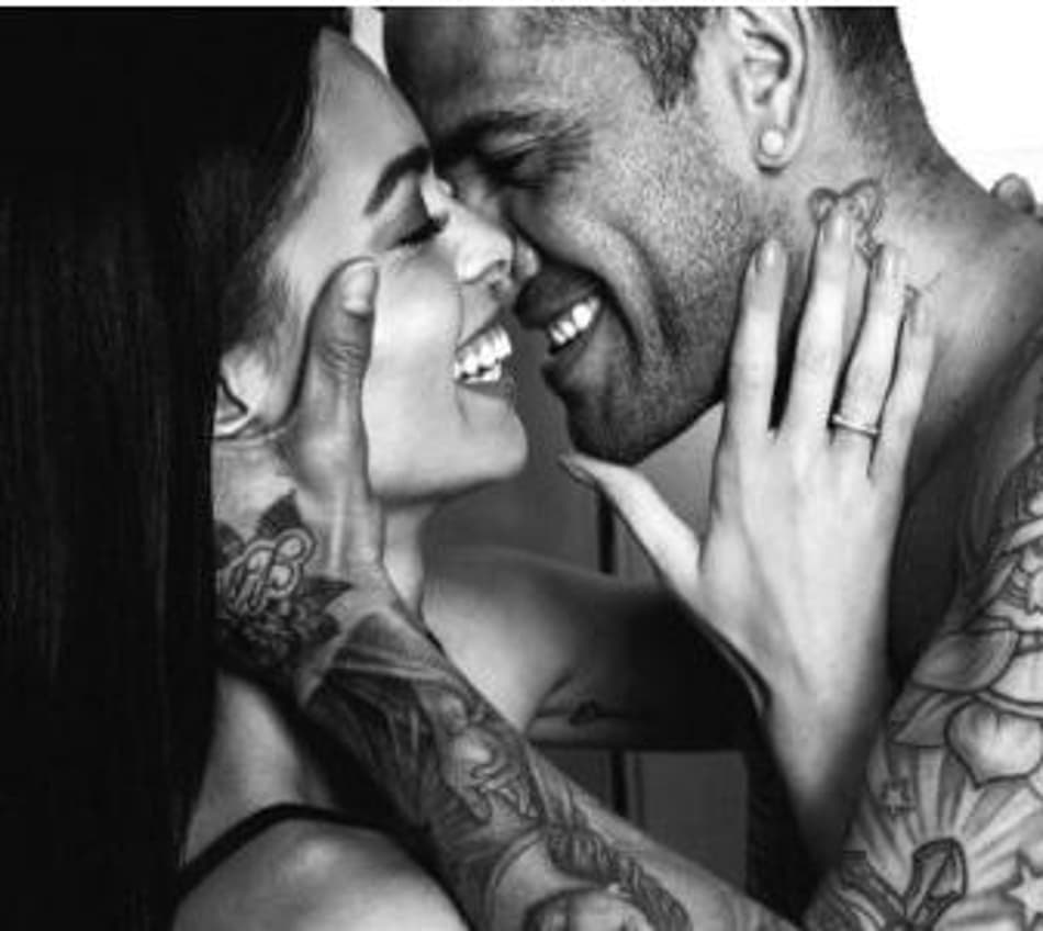 Nova polêmica! Daniel Alves e namorada posam nus
