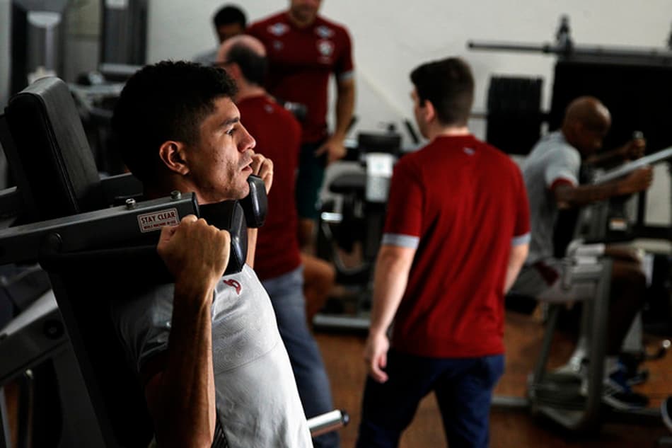 Bem nos últimos jogos, Edson vibra com recomeço após 2015 difícil no Flu